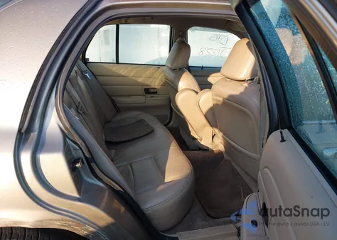 2003 Ford Crown Victoria Lx z USA, uszkodzony, nr VIN 2FAFP74W93X163853